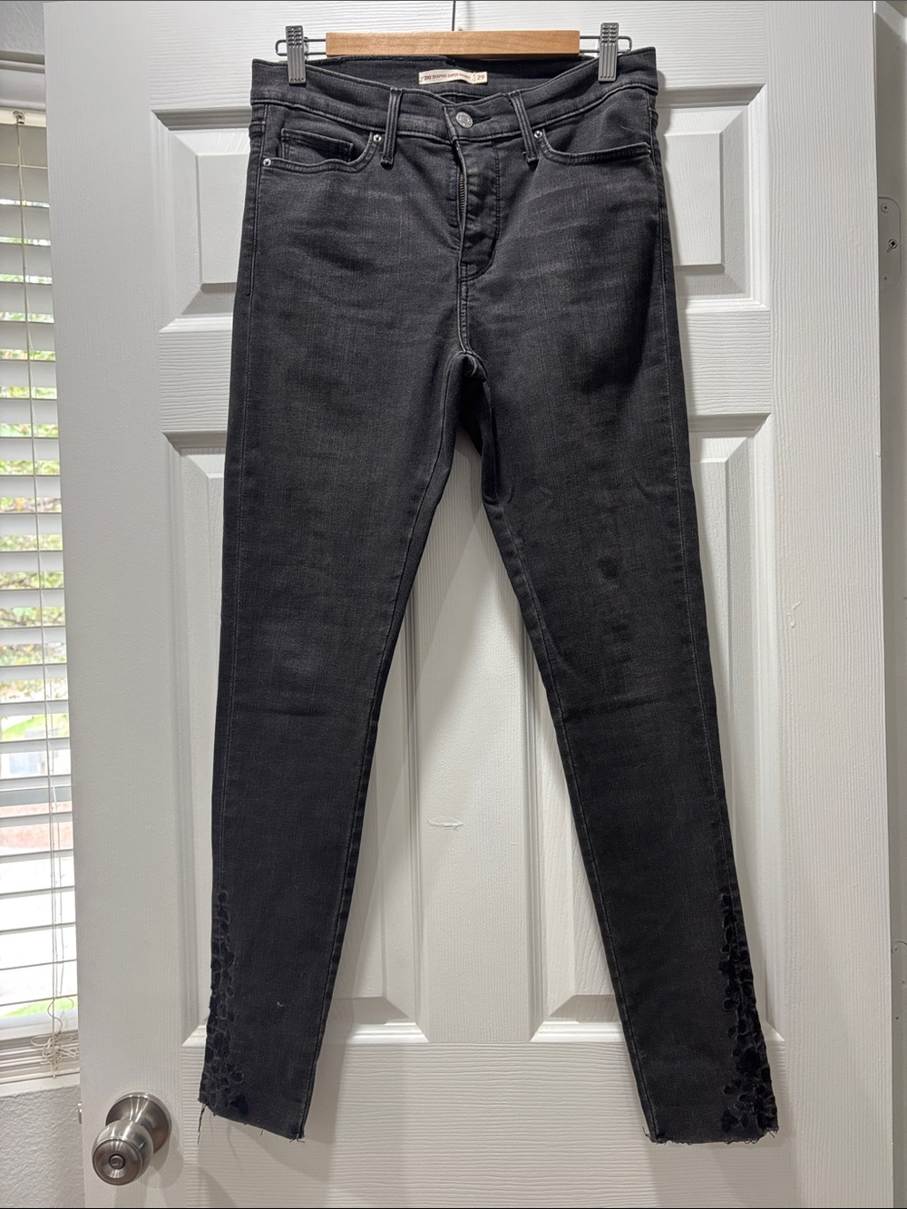 Levi’s Women's shaping Skinny Jeans with Side Lace-Up Detail size 29